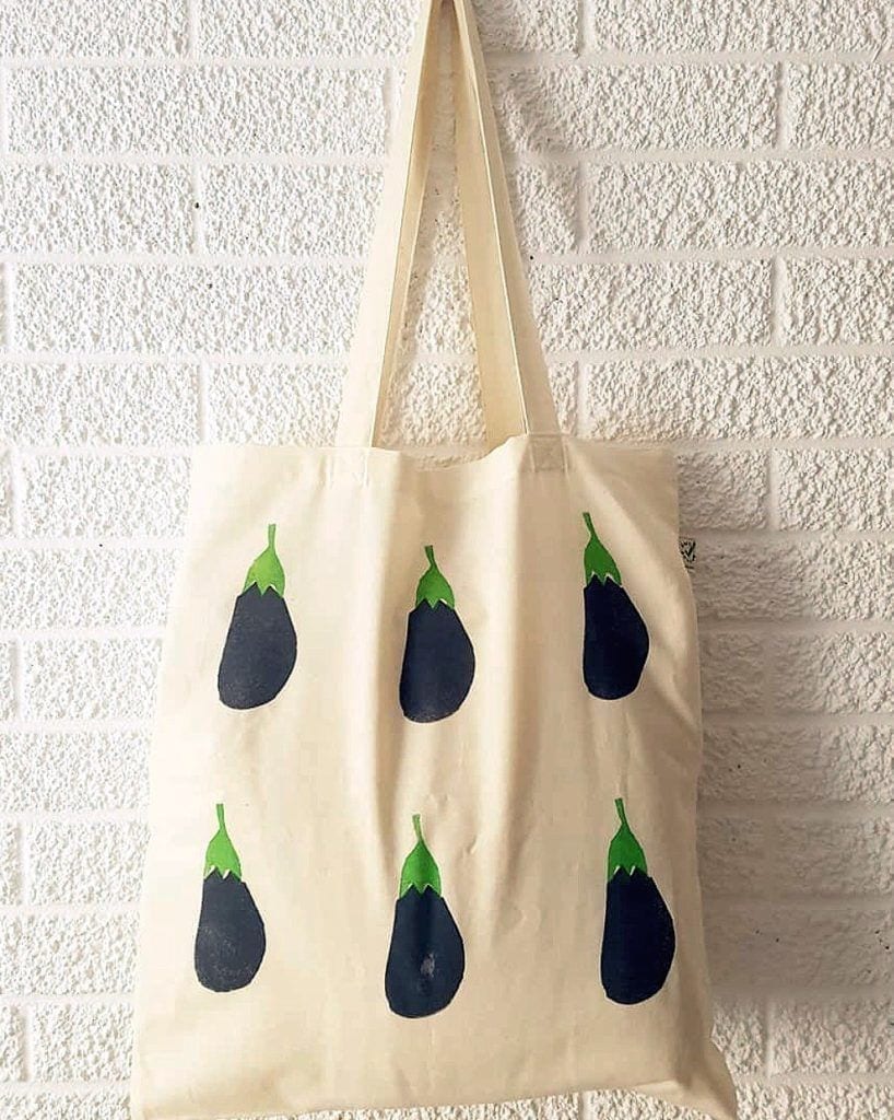 https://www.valexicostore.com/wp-content/uploads/2020/03/Tote-bags-tela-estampado-berenjena_-cotton-tote-bag-eggplant-scaled.jpg